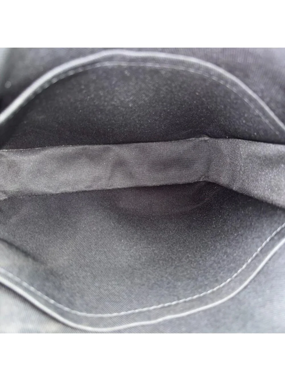 Louis Vuitton Taiga Anton Shoulder Bag